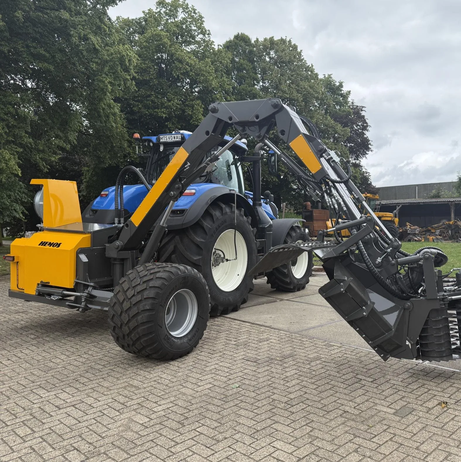 HKZS на New Holland, вид сбоку
