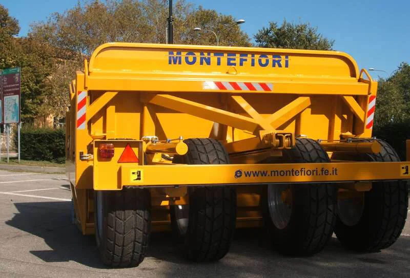 Прицепной скрепер Montefiori J300