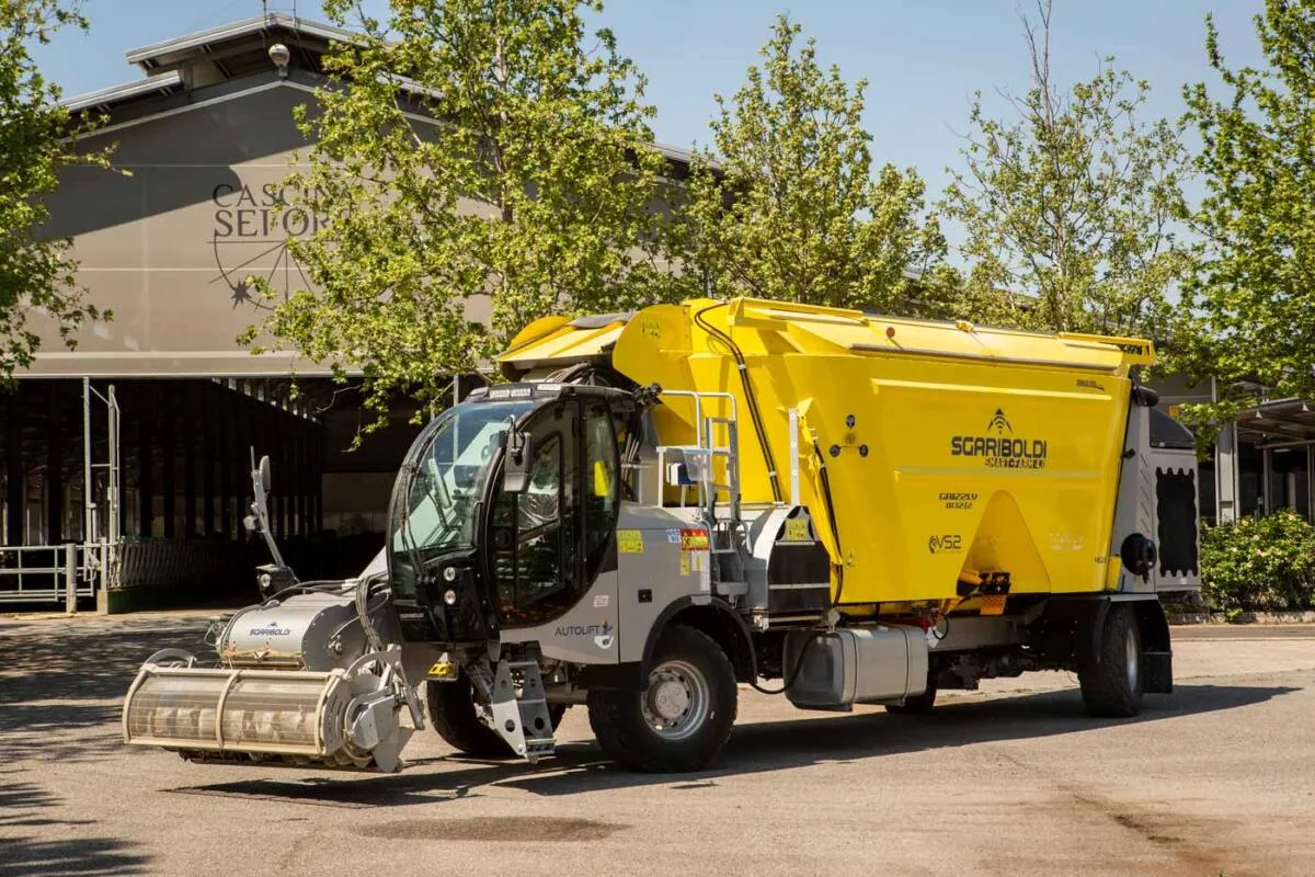 Самоходный вертикальный кормосмеситель Sgariboldi Grizzly 8100 S