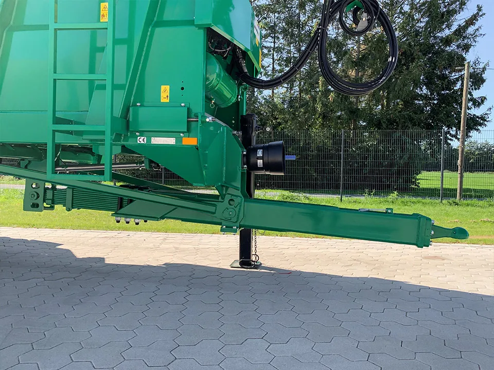 TEBBE MS 240 — манёвренный тандемный разбрасыватель