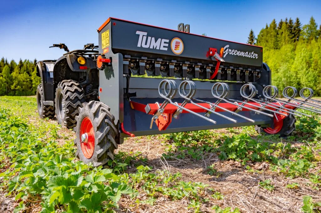 TUME Greenmaster — сеялка для газонов и травяных покрытий