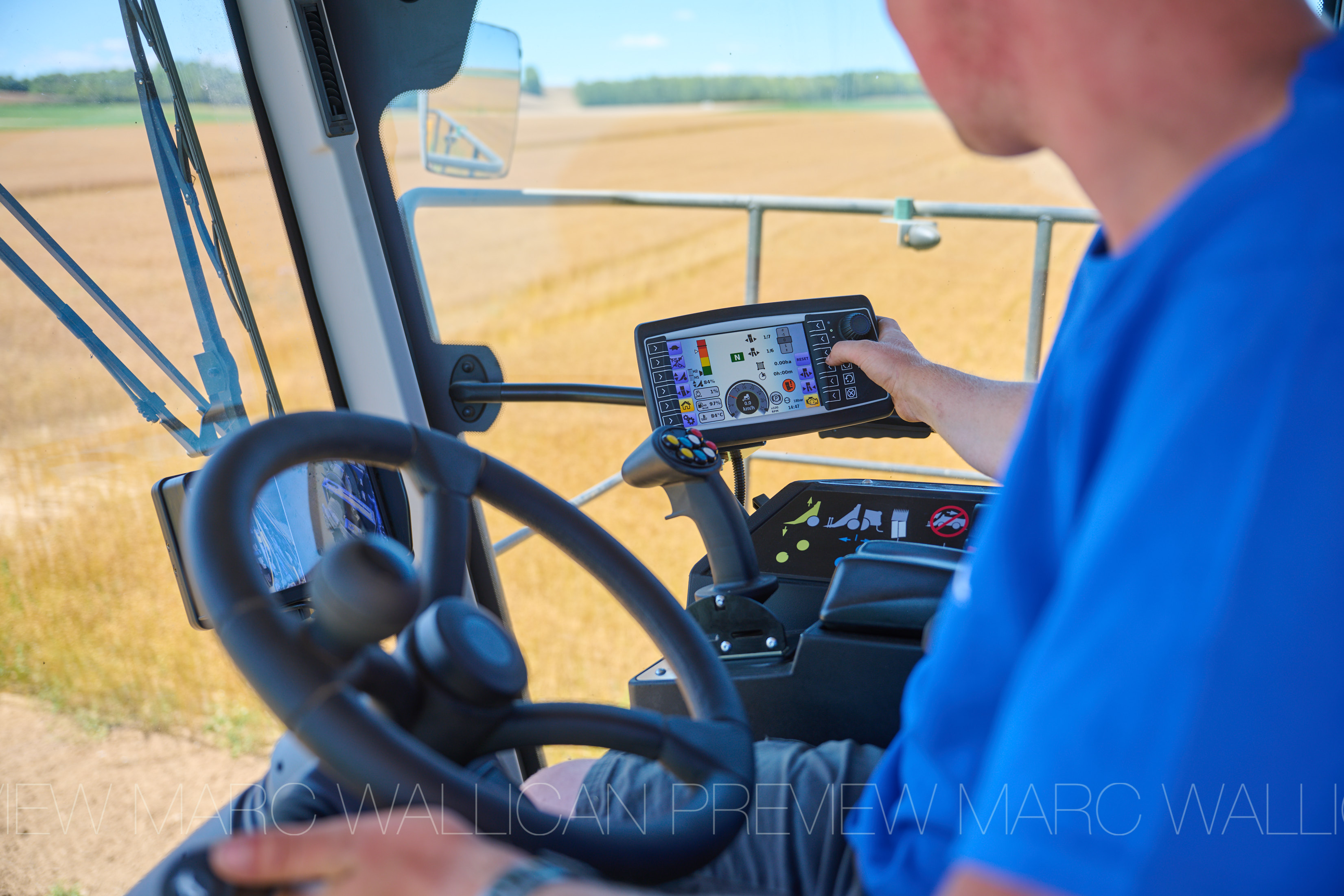 GX220 — интерьер кабины