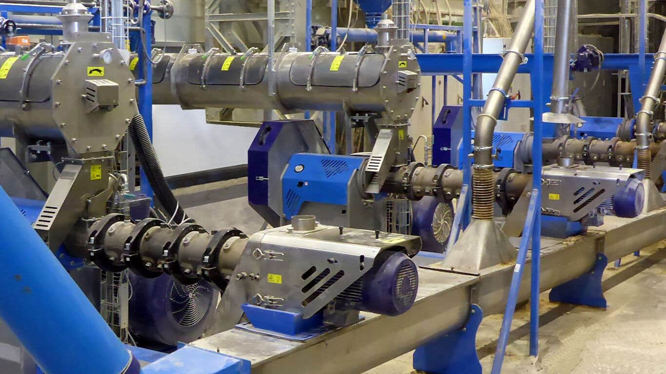 Корма для животных и рыбы